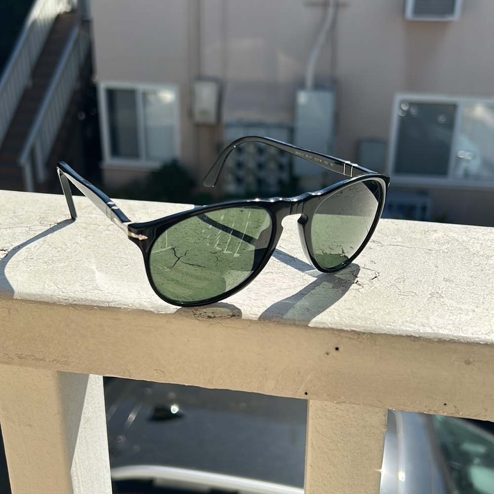 Black Persol Sunglasses 🕶️ Green Lenses, Hand made in Italy 🇮🇹